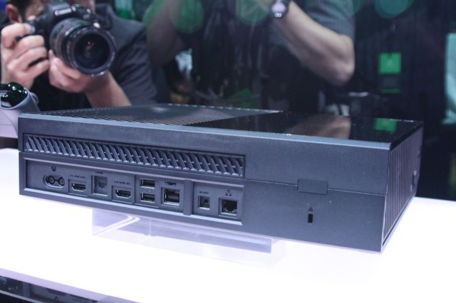 Yes, there are two of them right smack in the middle of the back.